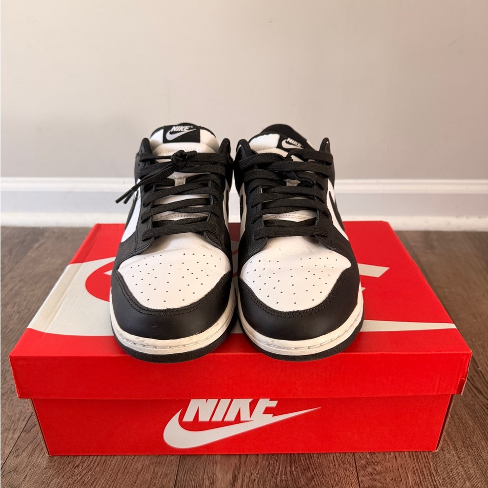 Nike Men's Black and White